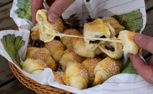 Savršen recept za jutro: Kiflice punjene sirom za odličan početak dana