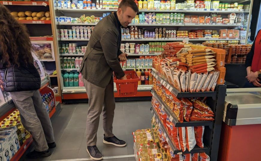 Premijer Crne Gore kupovao na pijaci: Milojko Spajić podržao bojkot zbog visokih cijena