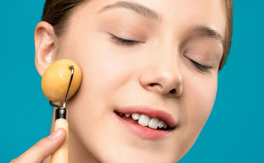 Probudili ste se sa natečenim licem? Donosimo vam brze kućne savjete za rješenje problema