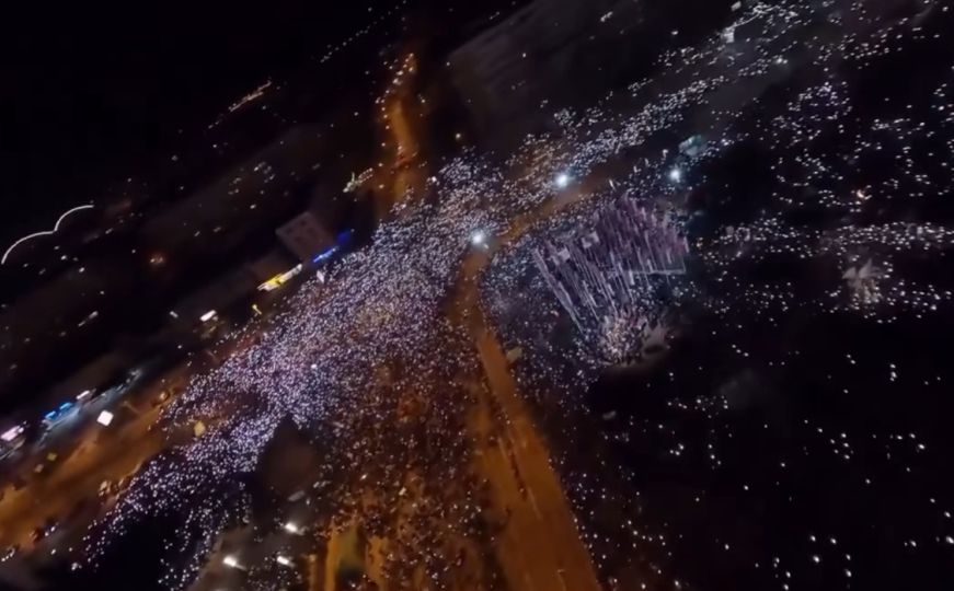 Spektakularni snimak iz Novog Sada: Pogledajte koliko je ljudi sinoć bilo na protestu