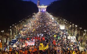 Nevjerovatne scene iz Berlina, oko 160.000 ljudi na ulici: 'Pet do 1933'