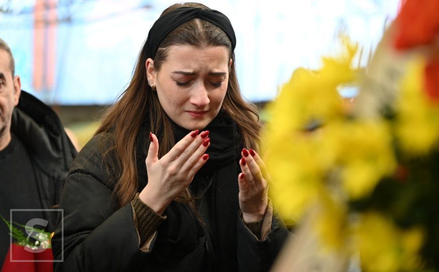 Njih 68 nikada se nije vratilo: Položeno cvijeće na spomen-obilježje na pijaci Markale