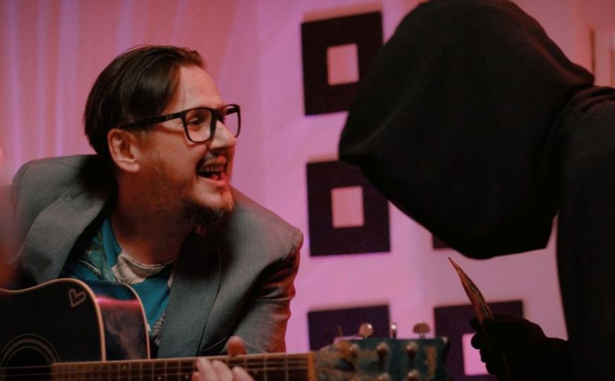 Radio dva u saradnji sa Adnanom Šaranom objavio novu pjesmu "Šef"