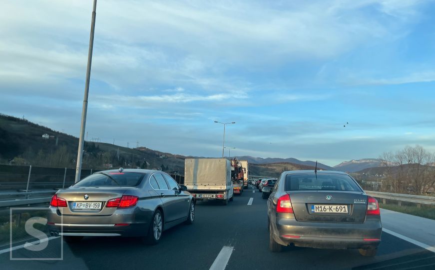 Nesreća u tunelu na autoputu u BiH: Saobraćaj se na ovoj dionici odvija usporeno