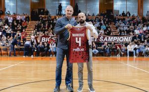 Jedan od najboljih svih vremena: Neno Marković i KK Bosna priredili emotivan trenutak u Skenderiji