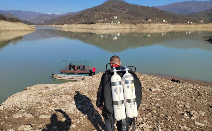 Ronioci pronašli tijelo muškarca u Jablaničkom jezeru