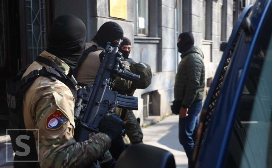 Predložen pritvor za taksistu kod kojeg je pronađeno oko 100 kg različite droge