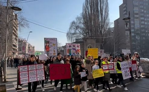 Protesti u Zenici: Hiljade građana izašlo na ulice i digli glas protiv poskupljena