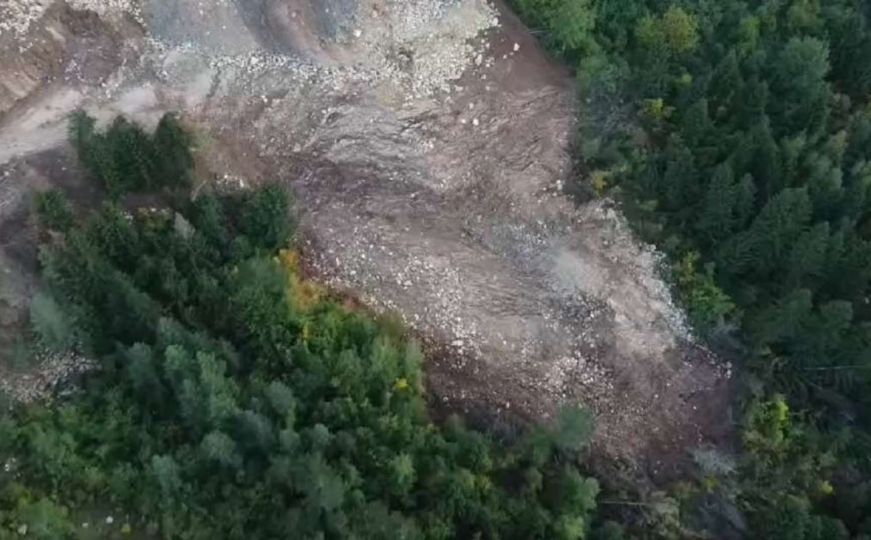 Klizište iznad Sarajeva sve opasnije: 'Pukotine sve šire i duže. Voda konstanto dotiče'