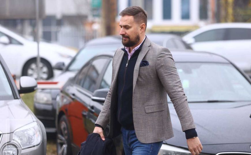 Detalji sa suđenja Fikretu Hodžiću: Tužitelj pročitao prilagođenu optužnicu za koju se tereti