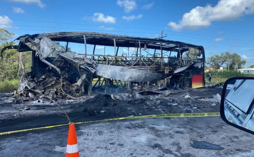 Jedna od najtežih nesreća u historiji Meksika: Sudar kamiona i autobusa, poginulo najmanje 38 ljudi