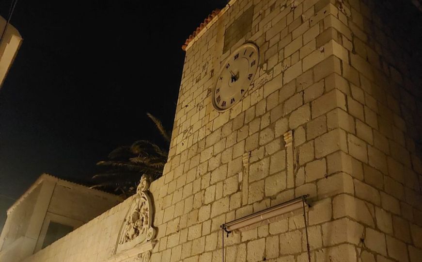 Posljedice snažnog zemljotresa u Hrvatskoj: Pomjeren historijski zvonik, strahuje se od urušavanja