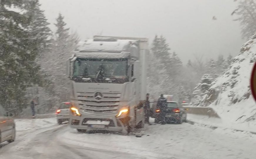 Snijeg je stigao i do sutra će zabijeliti veći dio BiH: BH Meteo objavio kad prestaju padavine