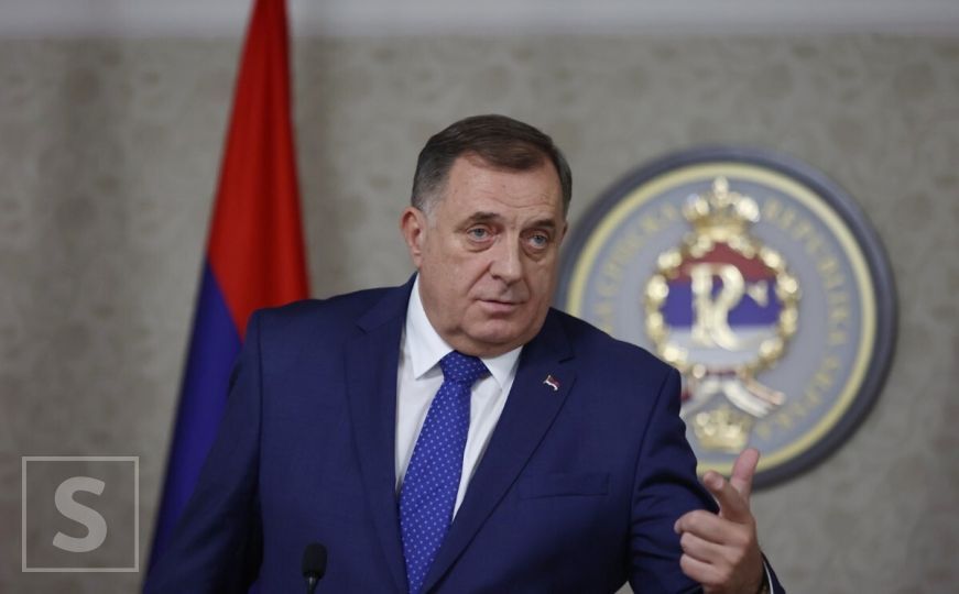 U svom stilu: Milorad Dodik zapjevao, pa poručio "Živio Vučić, a meni radite šta hoćete"