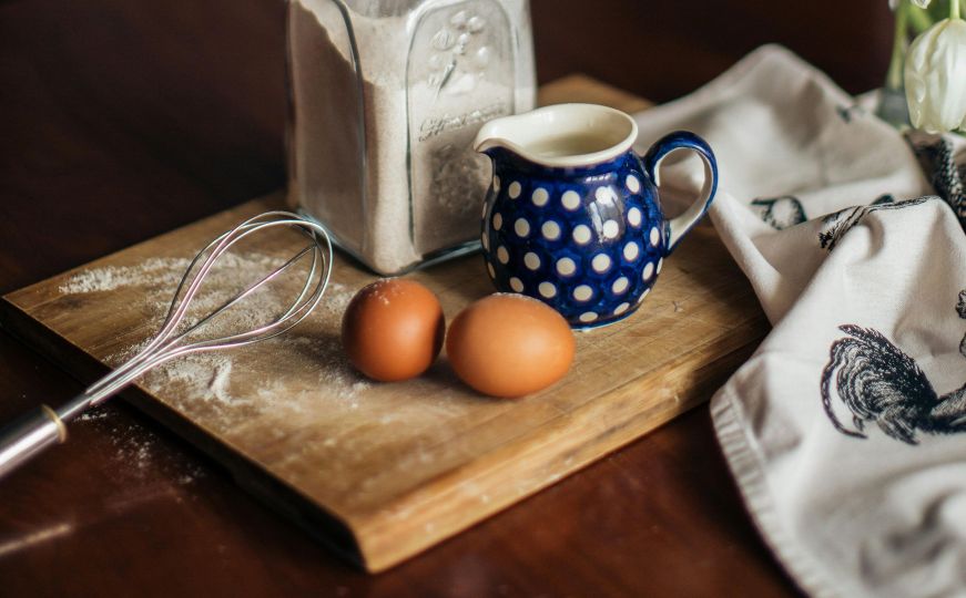Nemate dovoljno jaja, mlijeka ili šećera? Uz ove zamjene, učinit ćete jela još i bolja