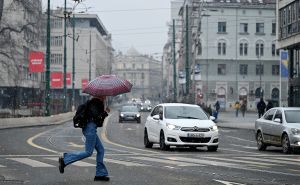 Hladno vrijeme i susnježica: Prošetajte sa nama ulicama Sarajeva u nedjeljno poslijepodne