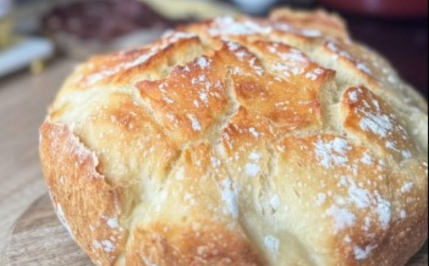 Ne morate bacati suh i tvrd hljeb: Evo načina kako od njega napraviti deliciju