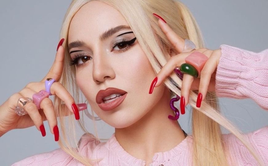 Skoro pa top lista - Ava Max, Sabrina Carpenter, Bryan Adams