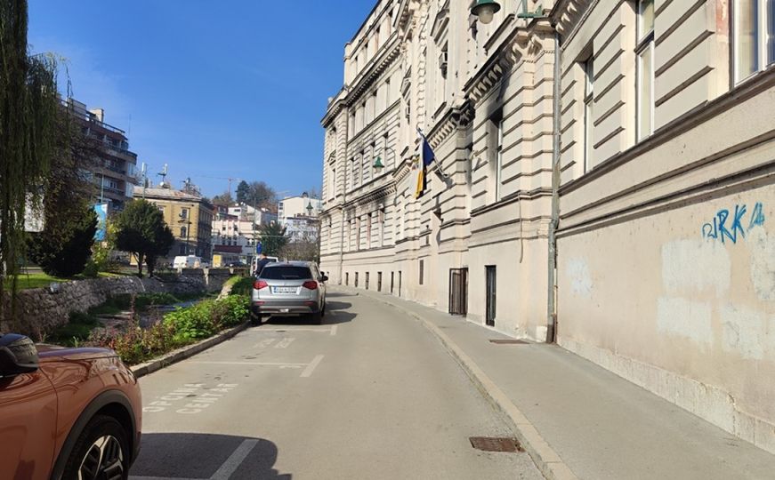 Napad u zgradi Općine Centar: Uposlenik teško povrijeđen