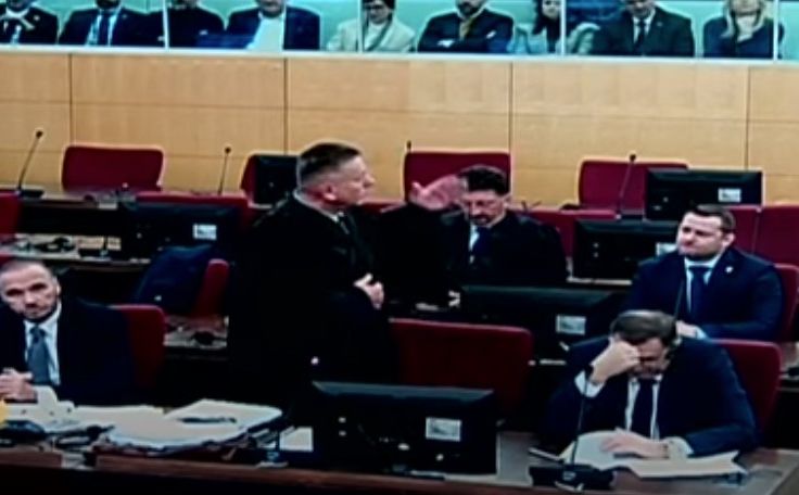 Dodik se žali u sudnici: Ne smijem sjediti ovoliko. Vruće mi je. Imam drugi napad migrene