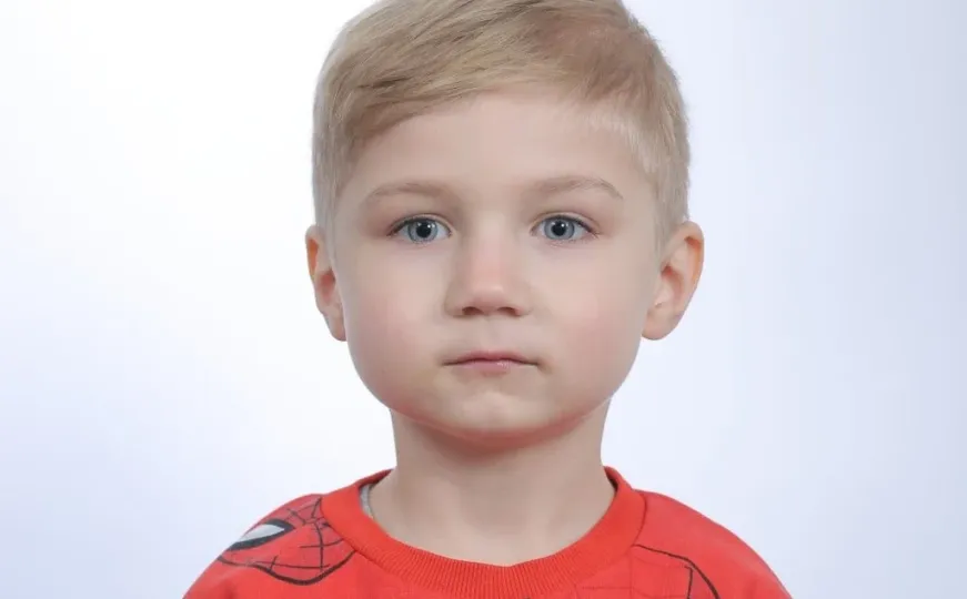 Pomozi.ba pokrenuo apel: Maleni borac Amar (5) treba našu pomoć, telefon u ruke