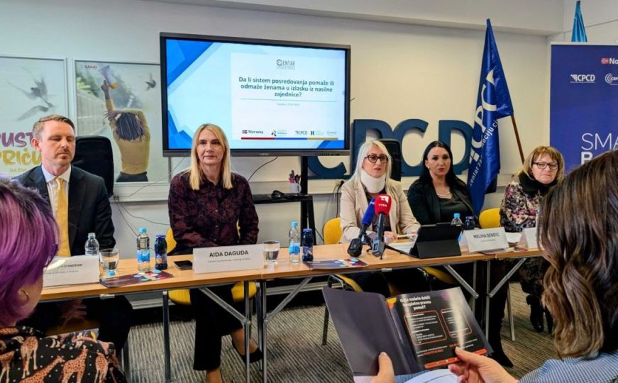 Troškovi za razvod brakova prisiljavaju žene na povratak u nasilne zajednice