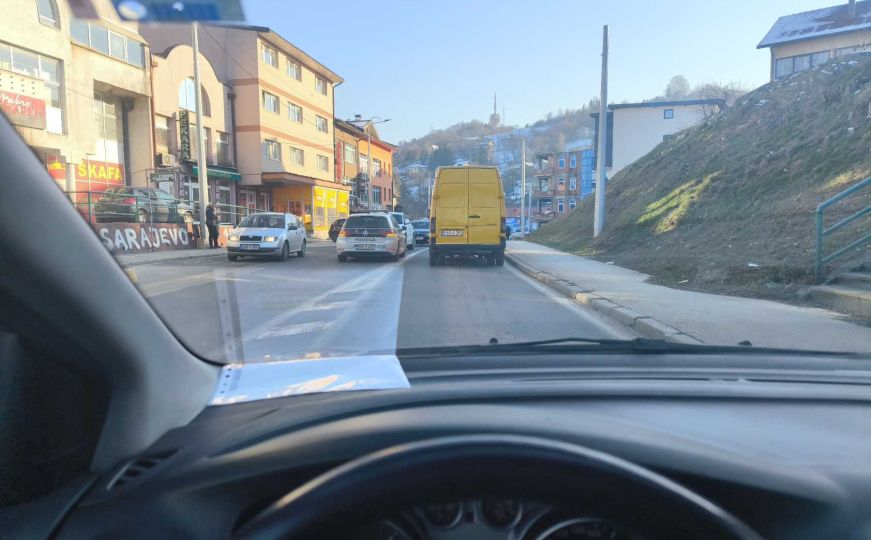 Saobraćajna nesreća u Sarajevu: Policija trenutno vrši uviđaj