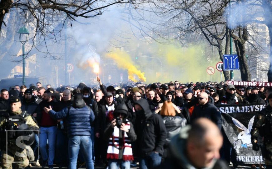 Navijači FK Sarajevo krenuli na Grbavicu: Pogledajte korteo Hordi zla uoči derbija