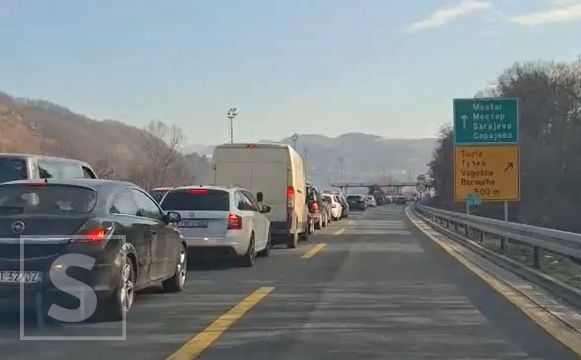 Vozači, naoružajte se strpljenjem: Ogromna gužva na naplatnim kućicama u Vogošći