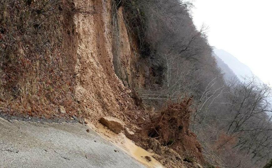 Važno upozorenje: Zbog naglih izmjena temperature učestali odroni, oprez na ovim dionicama