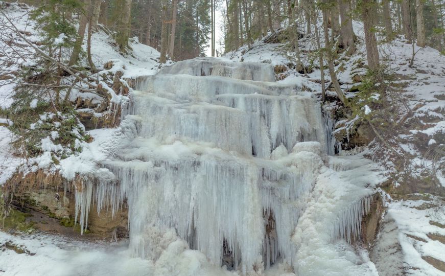 Prizor koji ostavlja bez daha: Poznati bh. fotograf snimio slapove Kozice okovane ledom, pogledajte