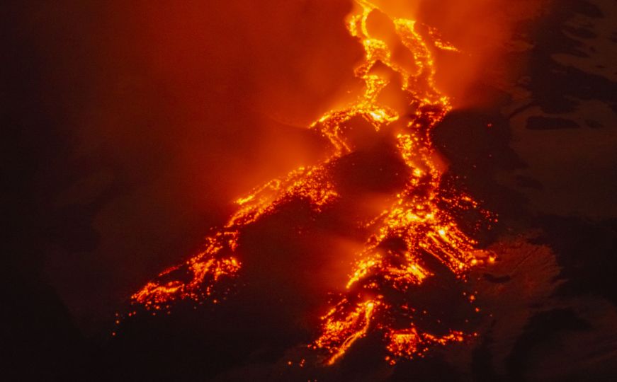 Zapanjujući i zastrašujući snimci iz Italije: Ponovo eruptirao vulkan Etna