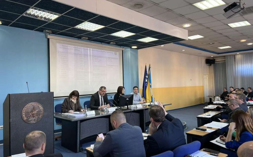 Pad SDP-ove vlasti u Tuzlanskom kantonu na pomolu: Zakazana vanredna sjednica