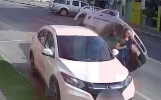 Nevjerovatan snimak nesreće: Brojni komentarišu kako je žena čudom preživjela