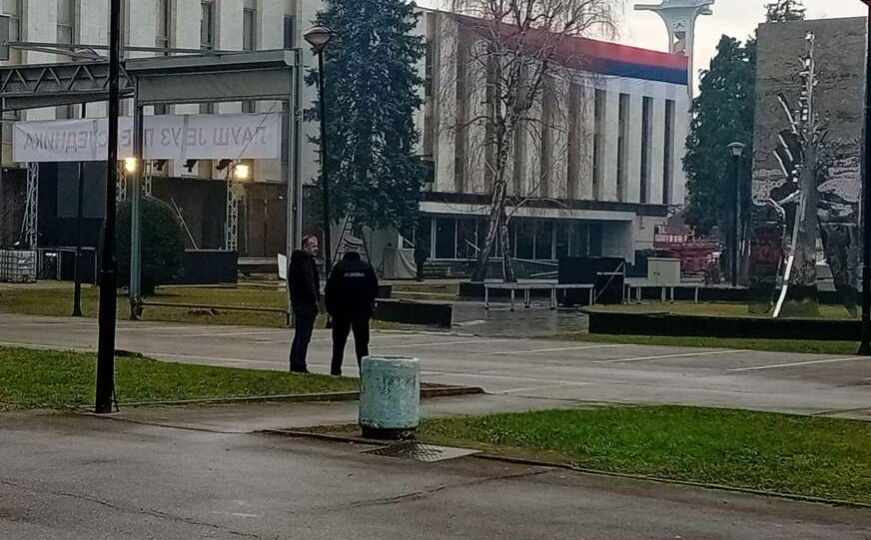 Gdje su nestali Dodikovi mitingaši? Sinoć najavljivali opsadu, jutros ostao samo stiropor