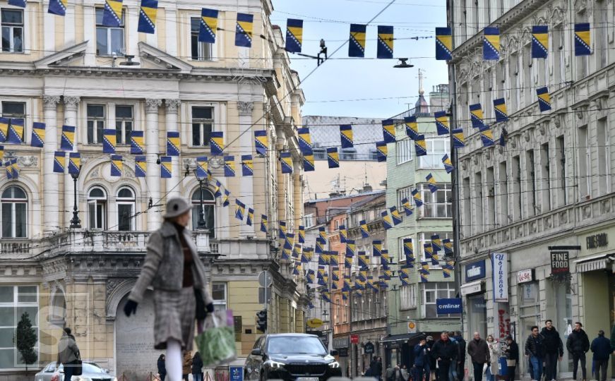 Ponos i simbolika na ulicama Sarajeva: Grad okićen povodom Dana nezavisnosti