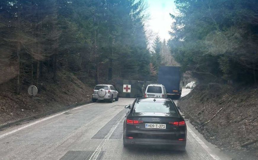 Saobraćajna nesreća u BiH: Vojno vozilo sletjelo sa kolovoza