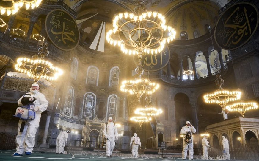 Istanbul priprema Aja Sofiju za ramazan: Detaljno čišćenje i uređivanje džamije