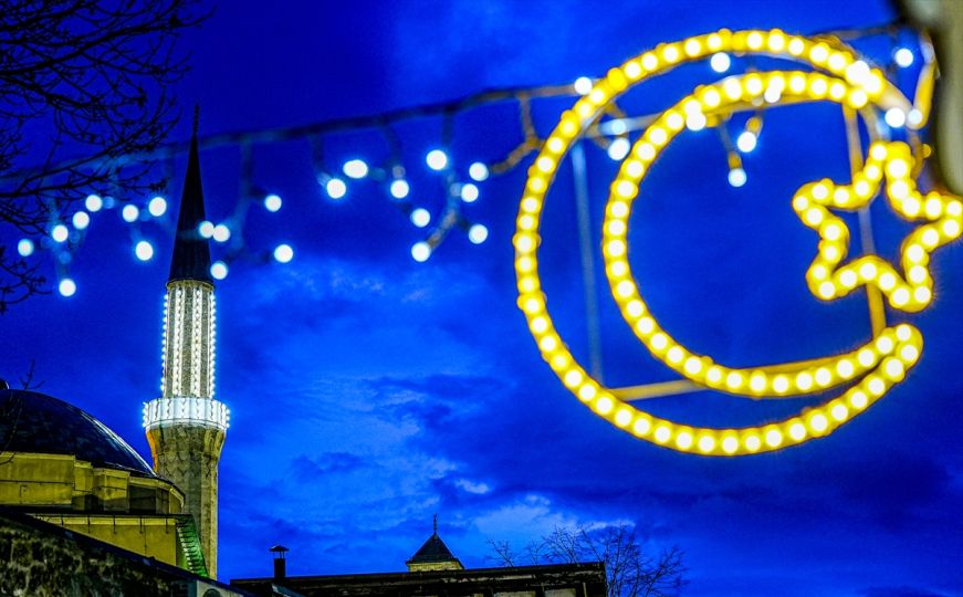 Dolazi 'najdraži' gost za muslimane: Pogledajte kako su ulice Sarajeva ukrašene povodom Ramazana