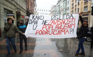 Na Dan nezavisnosti protesti u Sarajevu i poruke političarima: 'Jablanica plače, država šuti'