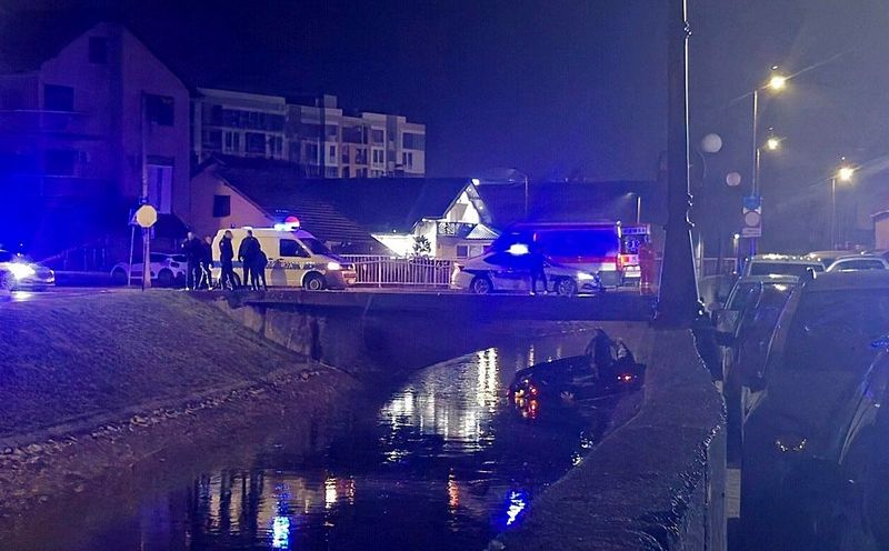 Filmska potjera u BiH: Bježali od policije, pa završili u kanalu