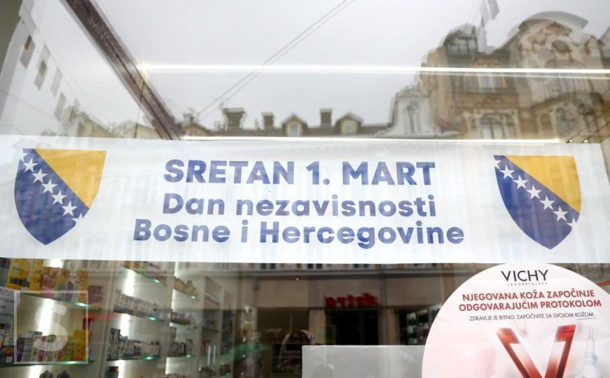 Neradni dan i slavlje: Pogledajte okićene izloge za Dan nezavisnosti BiH u centru Sarajeva