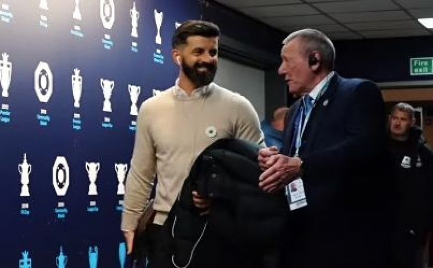 Miron Muslić nosio Cvijet Srebrenice na utakmici protiv Manchester Cityja