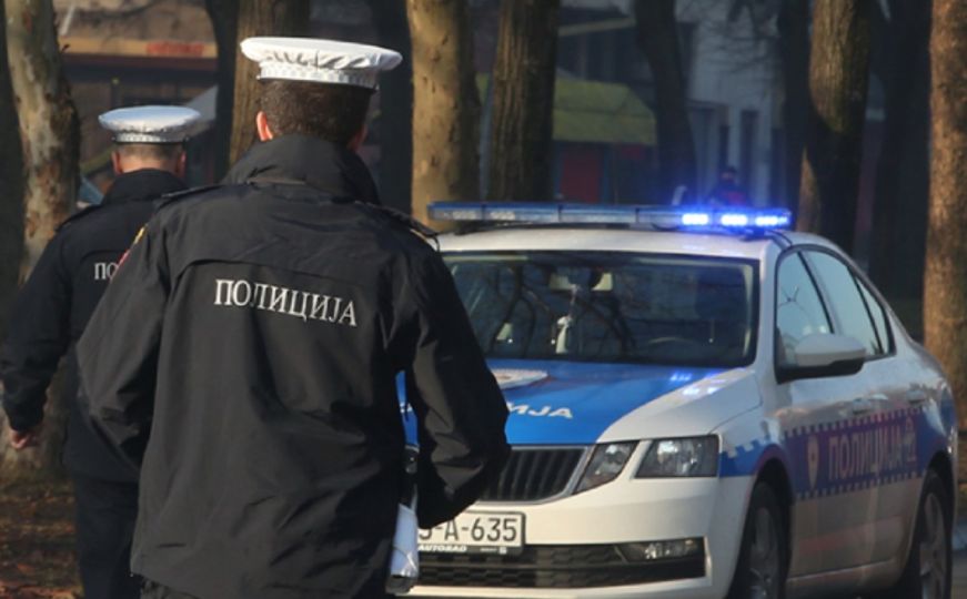 Sarajlija uhapšen u Lukavici: Pogledajte šta je policija pronašla u njegovom Mercedesu