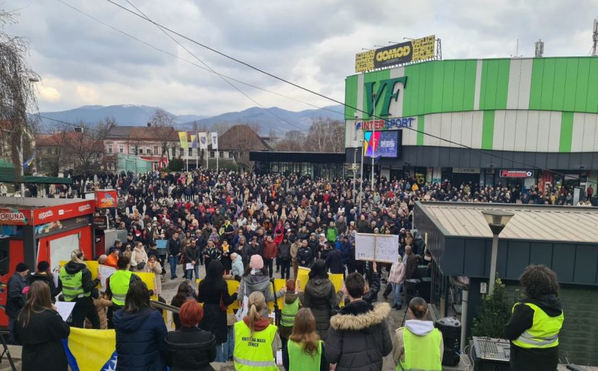 Zeničani ustali i četvrti put: Građani na ulicama traže svoja prava