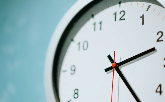 Pomjeranje sata u 2025.: Kada nas očekuje i zašto se još uvijek primjenjuje