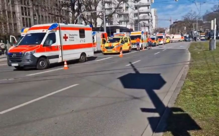 Napad u Njemačkoj: Crni terenac se zaletio u pješake u centru Mannheima, stižu strašne snimke