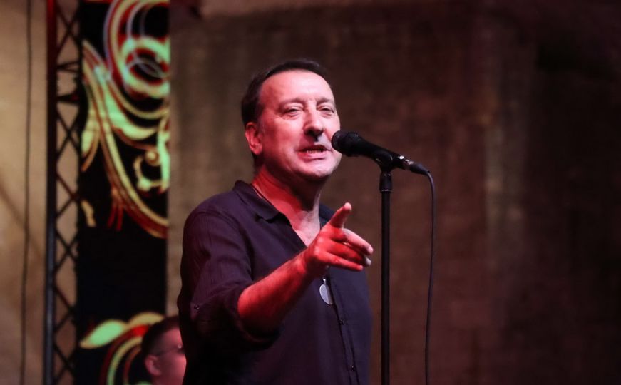 Baš ti lijepo stoje suze, ali nemoj plakati: Hari Mata Hari i njihov nezaboravni hit