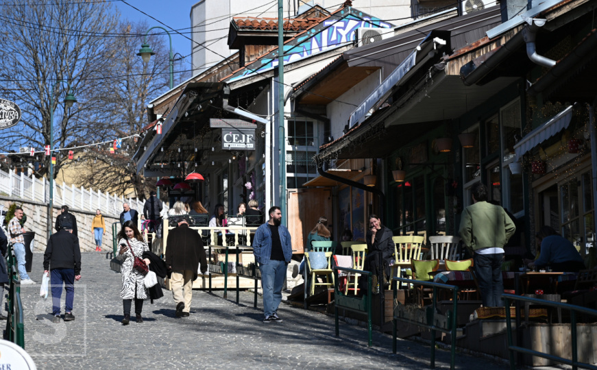 Proljeće je 'prevarilo' zimu: Sarajlije uživale u sunčanom danu uz kafu i šetnju