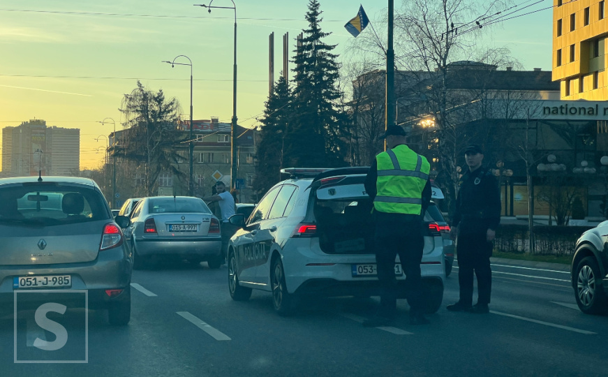 Nesreća na glavnoj saobraćajnici u Sarajevu: Stvorile se gužve
